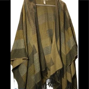 ACCESSORY STREET OPEN FRONT SHAWL